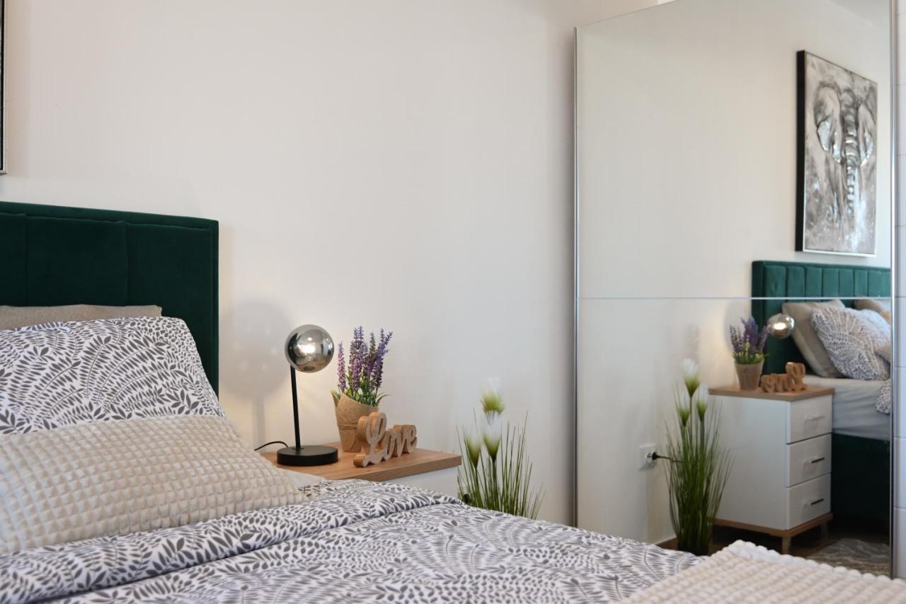 Apartman Nella With Sea Wiew ザダル エクステリア 写真